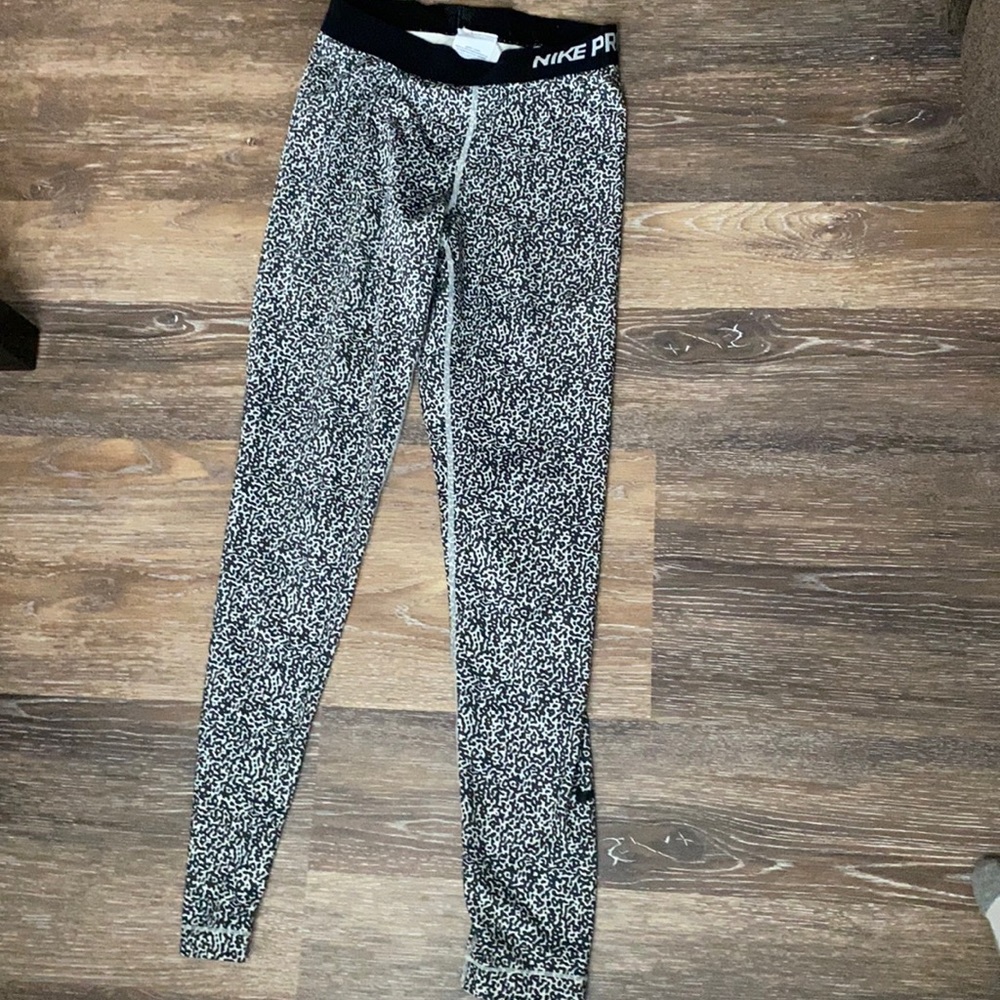 Medium Nike Pro leggings